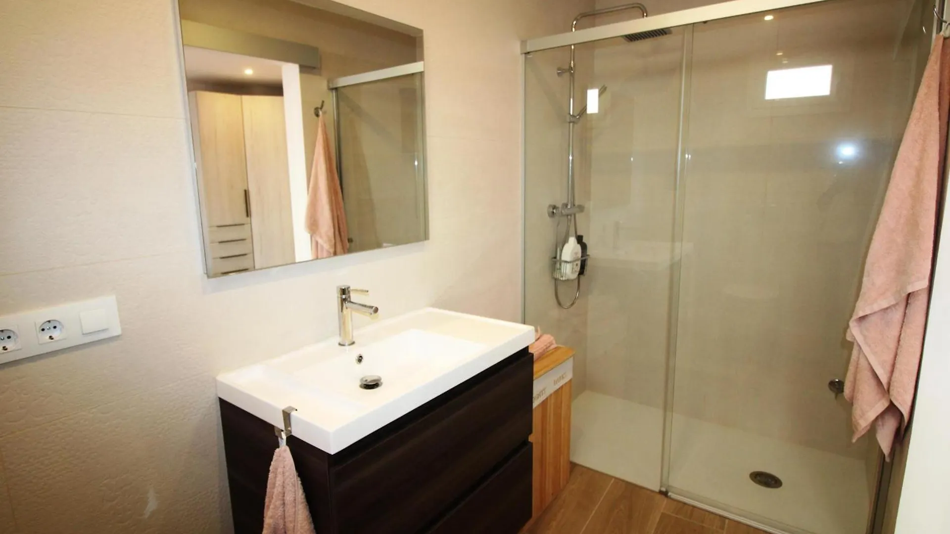 Apartment Apartamento Moderno Y Renovado A 50M De La Playa En Llanca, Con 3 Habitaciones Y Balcon - Es-228-68