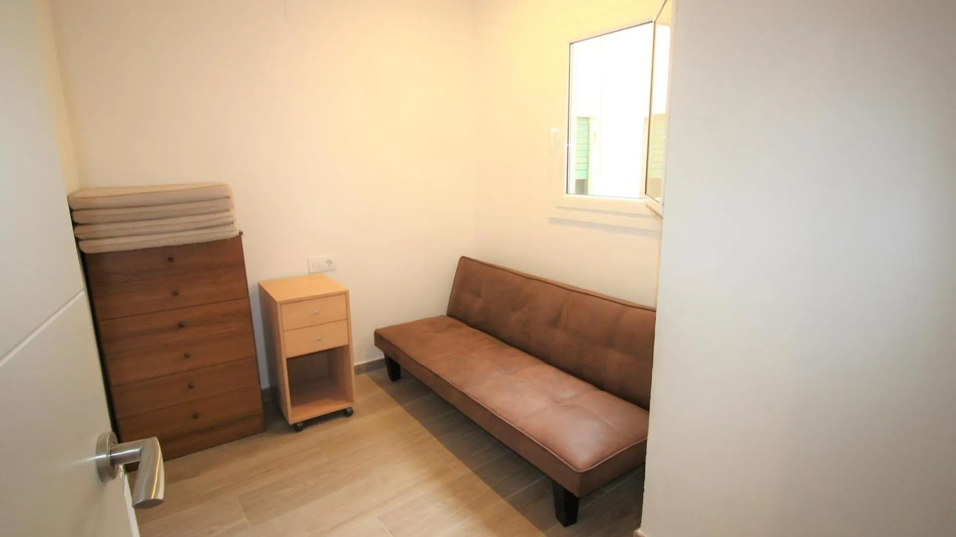 Apartamento Moderno Y Renovado A 50M De La Playa En Llanca, Con 3 Habitaciones Y Balcon - Es-228-68 0*, Llanca Spain