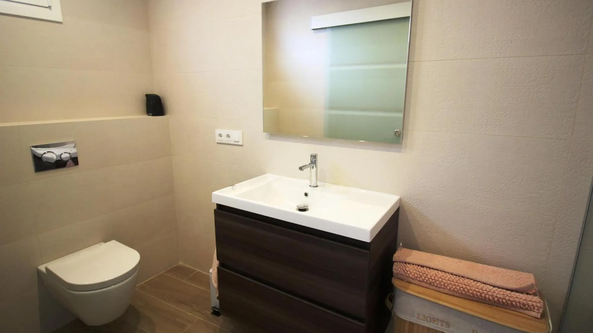 Apartamento Moderno Y Renovado A 50M De La Playa En Llanca, Con 3 Habitaciones Y Balcon - Es-228-68 Spain