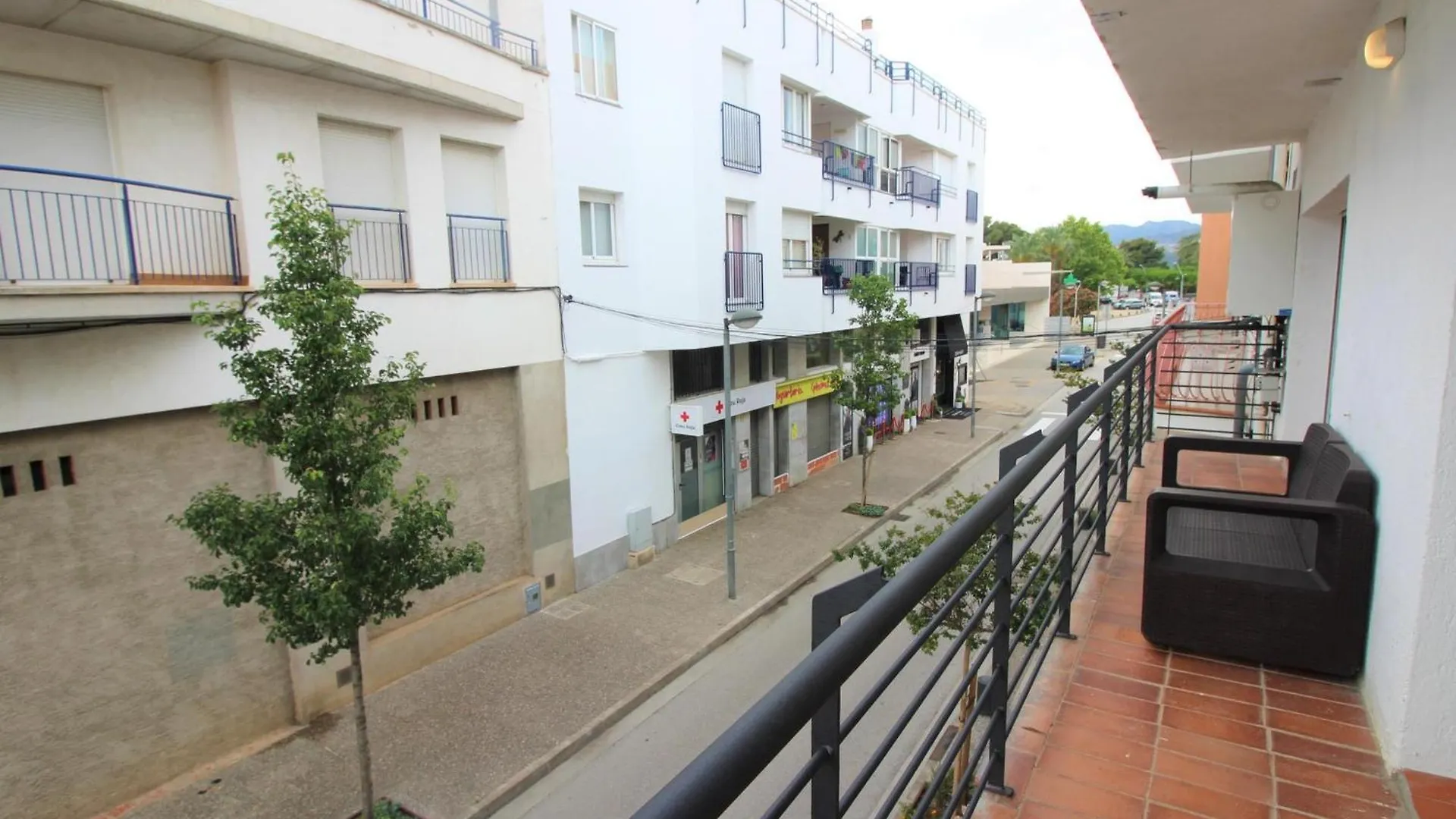 Apartamento Moderno Y Renovado A 50M De La Playa En Llanca, Con 3 Habitaciones Y Balcon - Es-228-68 Llanca