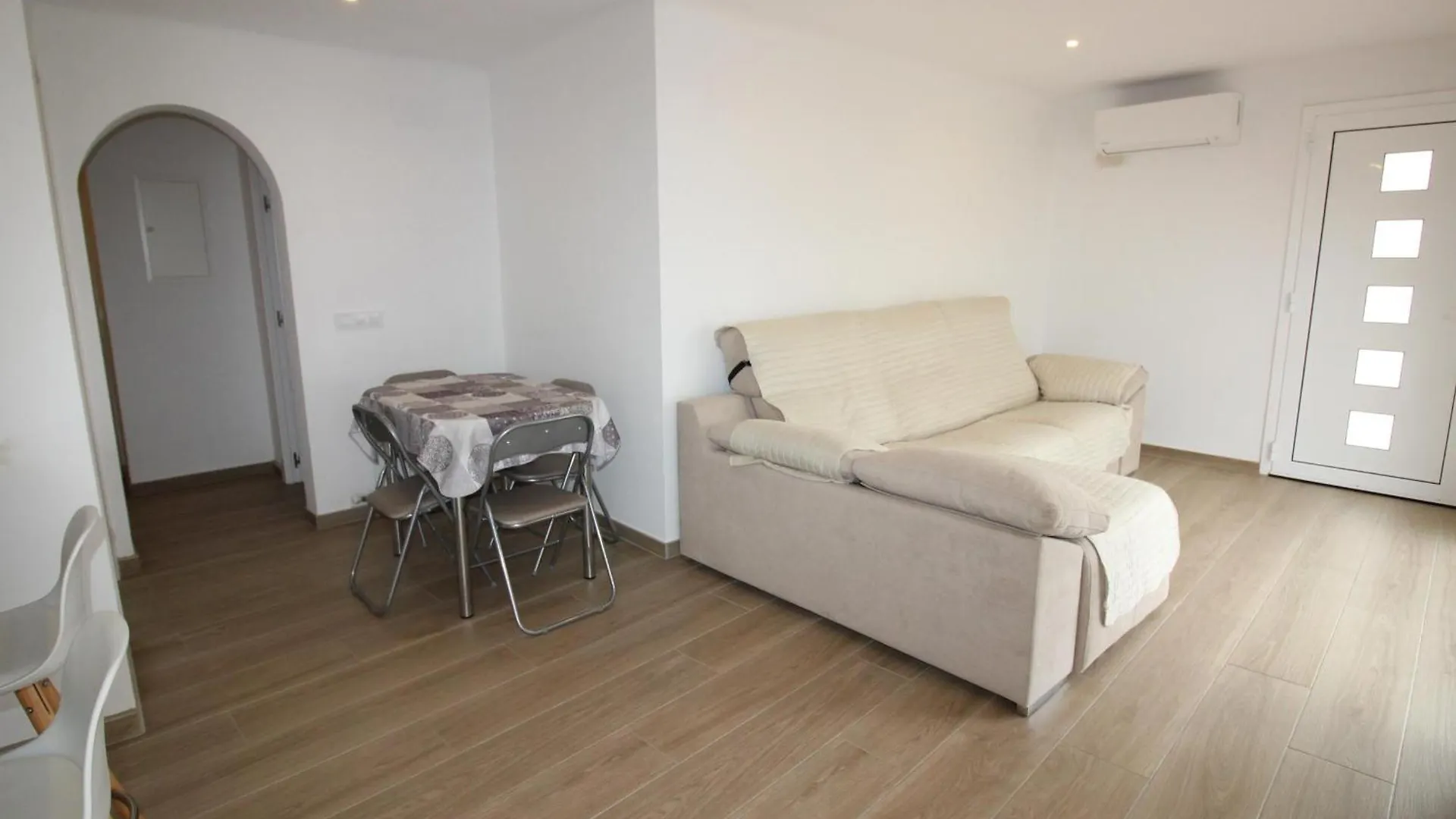 Apartment Apartamento Moderno Y Renovado A 50M De La Playa En Llanca, Con 3 Habitaciones Y Balcon - Es-228-68