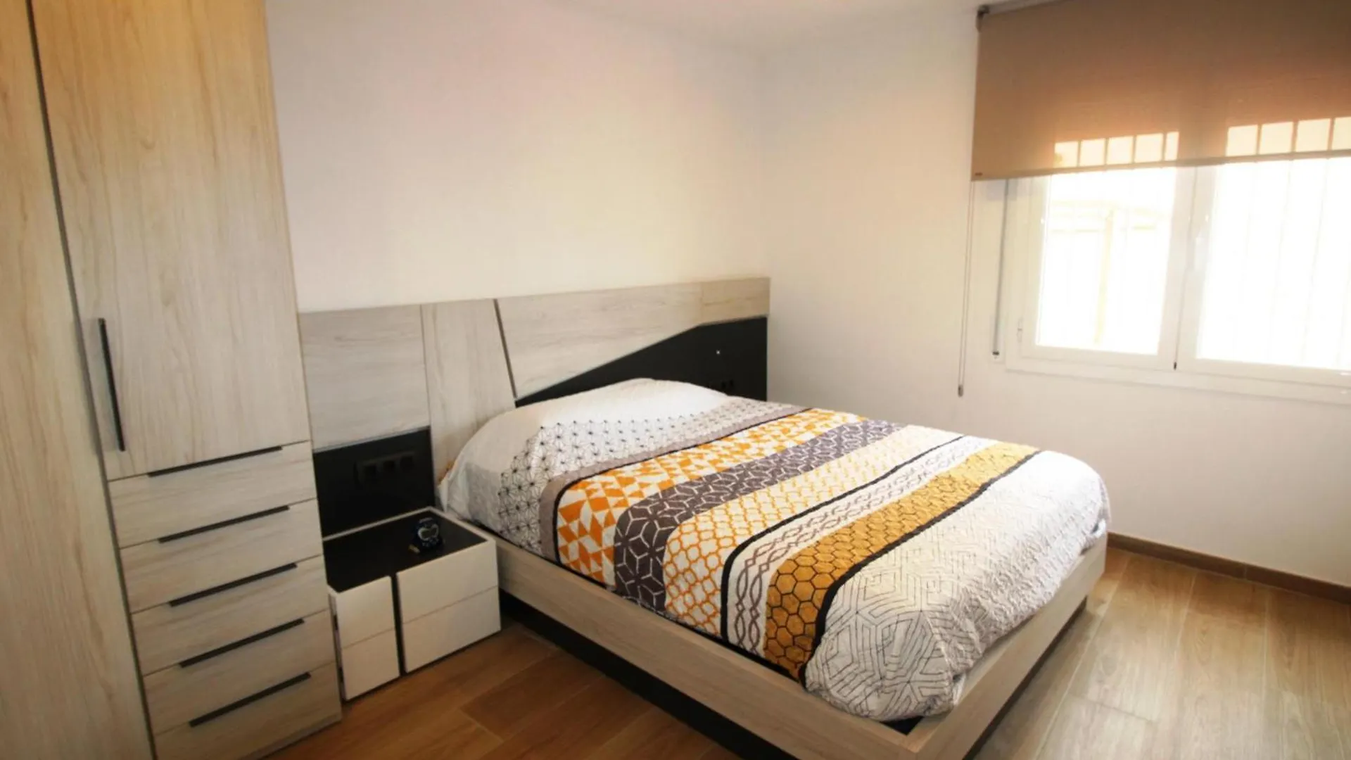 Apartamento Moderno Y Renovado A 50M De La Playa En Llanca, Con 3 Habitaciones Y Balcon - Es-228-68