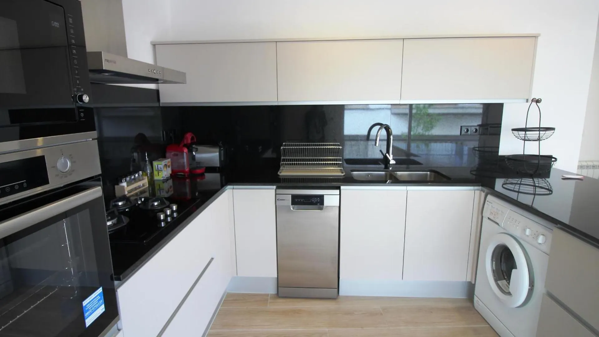 Apartamento Moderno Y Renovado A 50M De La Playa En Llanca, Con 3 Habitaciones Y Balcon - Es-228-68 Spain