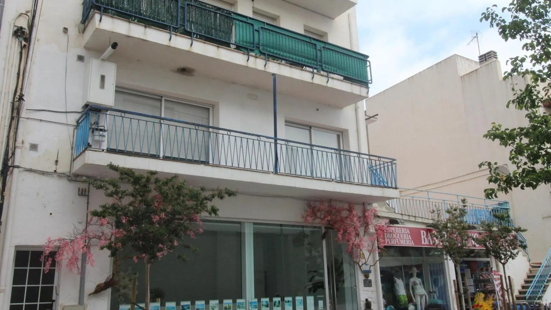 Apartamento Moderno Y Renovado A 50M De La Playa En Llanca, Con 3 Habitaciones Y Balcon - Es-228-68 Apartment Llanca